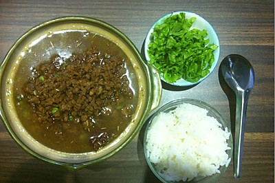 秘制豌豆酒香卤肉饭