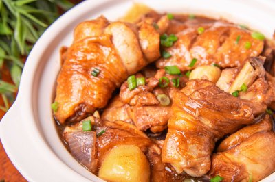 啫啫鸡肉煲，鲜嫩多汁超好吃的粤菜