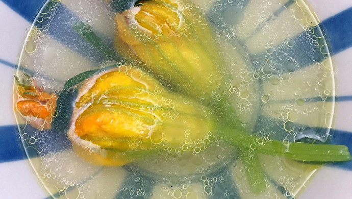南瓜花酿汤