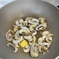 快手小菜 黄油炒口蘑的做法图解4