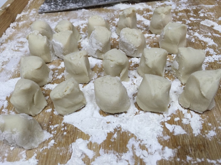 猪肉酸菜饺子的做法图解7