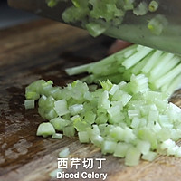 #一勺葱伴侣，成就招牌美味#跳跳糖炸酱面的做法图解1
