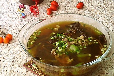茶树菇丝瓜肉片汤