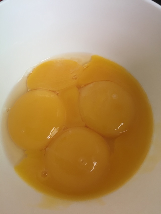 电饭煲版蜂蜜红枣蛋糕。的做法图解5
