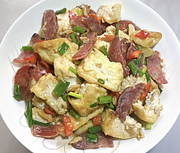 #年夜饭菜谱# 腊肠焖豆腐的做法