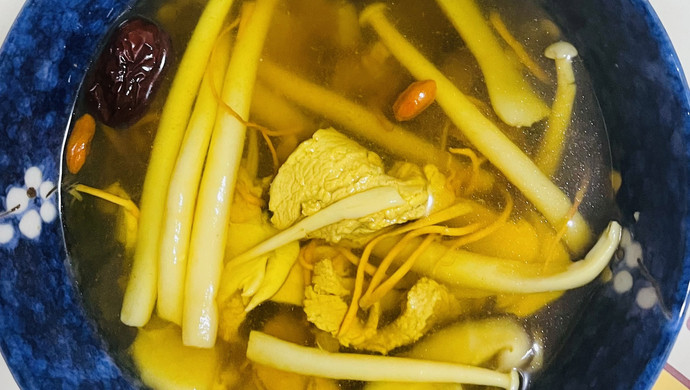 菌菇瘦肉养生汤