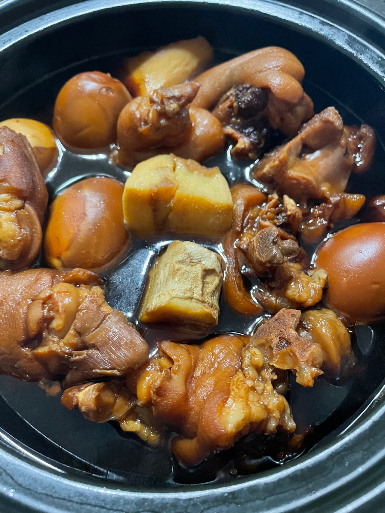 广东坐月子补身子的“猪脚姜”，炖猪蹄不用水，好吃却走不出广东_美味