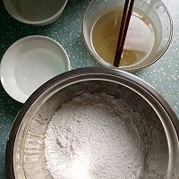 蛋黄酥的做法图解1