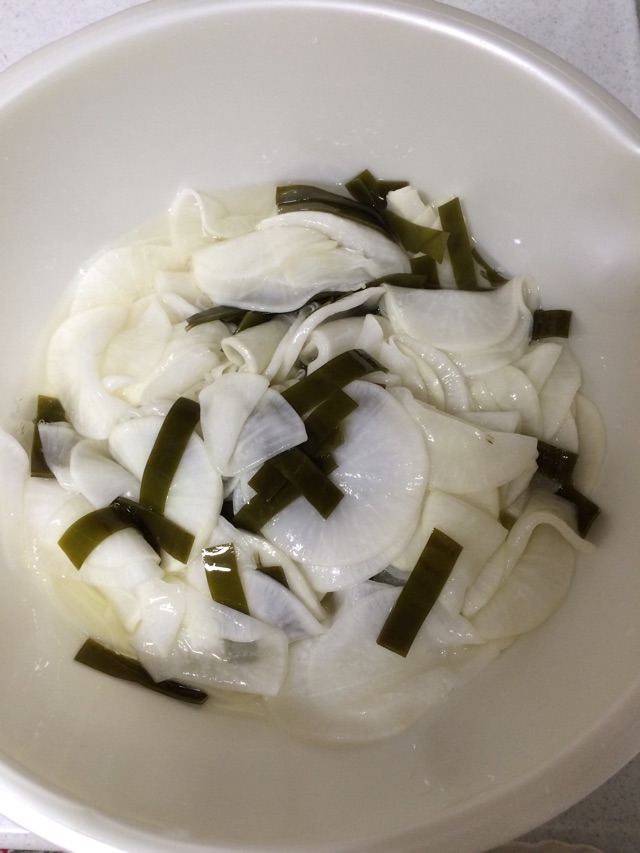 日式海带腌萝卜（大根の昆布漬け）的做法图解17
