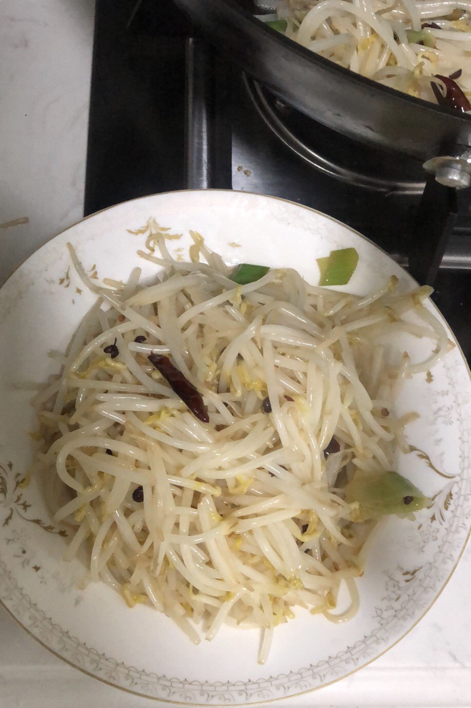 Hot and sour mung bean sprouts