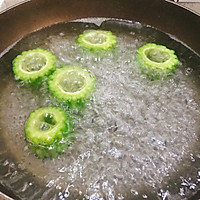 苦瓜这样吃！苦瓜酿鸡胸萝卜的做法图解2
