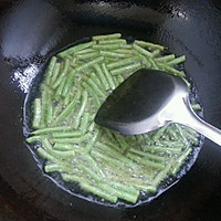 豆角炒茄子的做法图解2