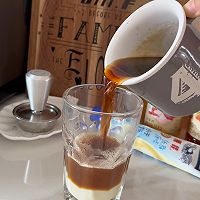 #在夏日饮饮作乐#雀巢炼乳拿铁咖啡的做法图解3