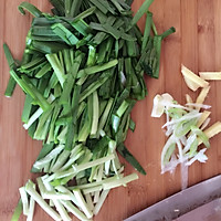韭菜炒土豆丝的做法图解2