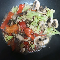 蘑菇炒花菜的做法图解4
