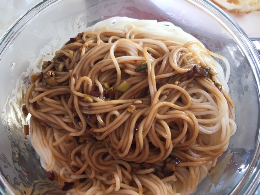 秘制酱料拌面的做法图解3