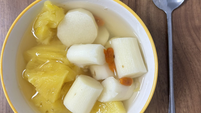 养生厨房之菠萝淮山糖水的做法