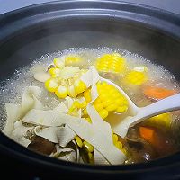 #做饭吧！亲爱的#鲜蔬玉米胡萝卜汤的做法图解6