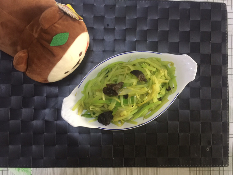 素食减脂-炒青笋的做法