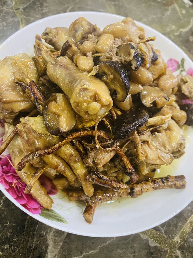 五指毛桃香菇焗鸡的做法
