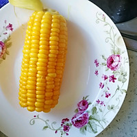 水煮玉米的做法图解2