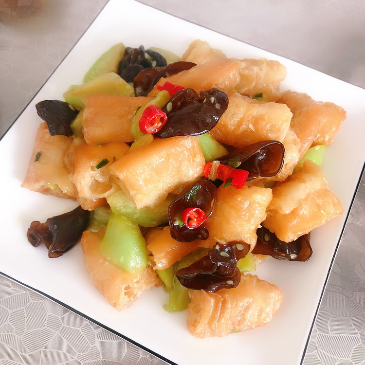 丝瓜老油条的做法