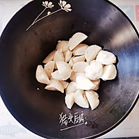 快手墨鱼丸菠菜汤的做法图解2