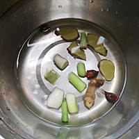 #餐桌上的春日限定#韭菜肉馅饺子的做法图解3