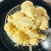 外酥里软的炸虾仁的做法图解8