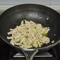 #菜油就选外婆乡，新鲜开榨抢先尝#肉片平菇腐竹煲的做法图解3