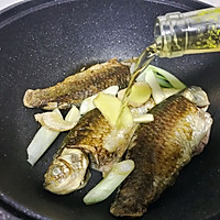 家常炖鲤鱼的做法图解3