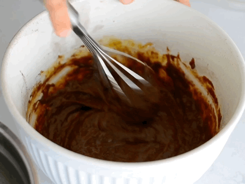 #美食视频挑战赛#巧克力脆皮梦龙蛋糕卷的做法图解2