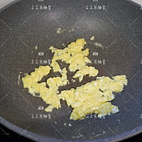 橄榄秋葵蛋炒饭的做法图解3