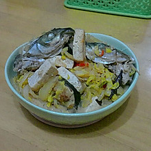 酸菜豆腐炖鱼