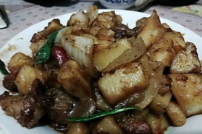 土豆红烧肉