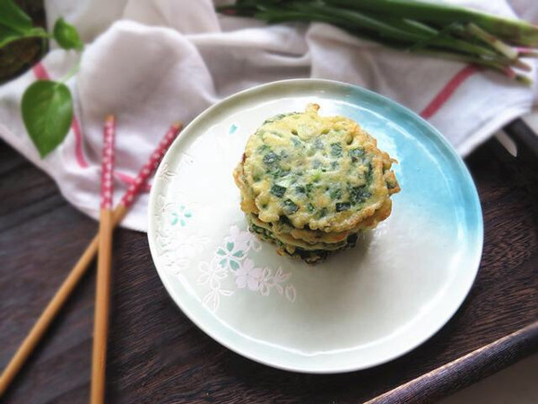 小姨妈快手早餐：韭菜鸡蛋饼