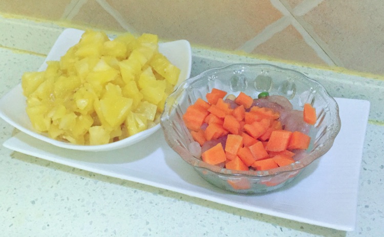 鲜虾菠萝饭的做法图解1