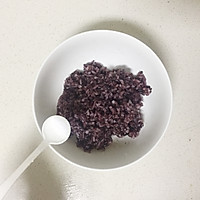 5分钟早餐【紫米肉松饭卷】的做法图解3