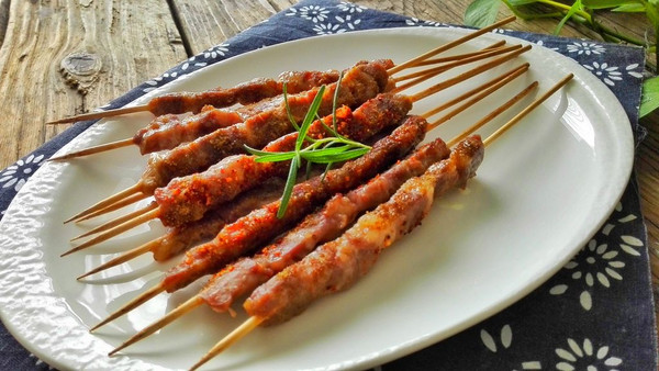 烤羊肉串-想吃到真正的羊肉，还得自己在家撸串！