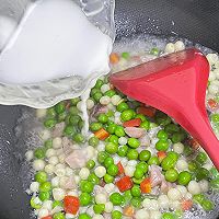 #少盐饮食 轻松生活#鸡头米炒咸鱼粒的做法图解5
