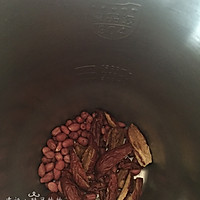 红枣花生露的做法图解2