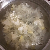 银耳红枣汤的做法图解2