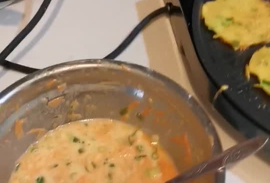 胡萝卜鸡蛋饼的做法