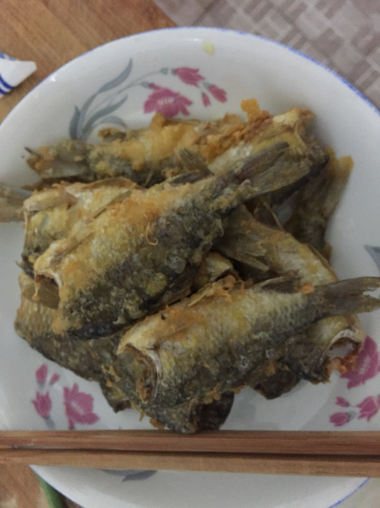 油炸小鲫鱼的做法