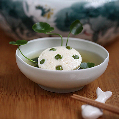 鲜味莲蓬豆腐钵