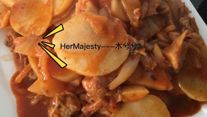 辣白菜五花肉炖土豆