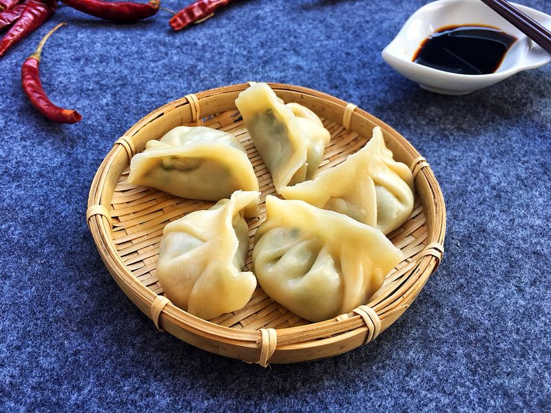 Steamed dumplings with leek