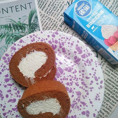 入口绵密丝滑的巧克力蛋糕卷