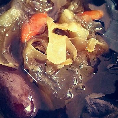 红糖红枣枸杞银耳汤的做法