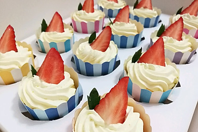 草莓cupcake